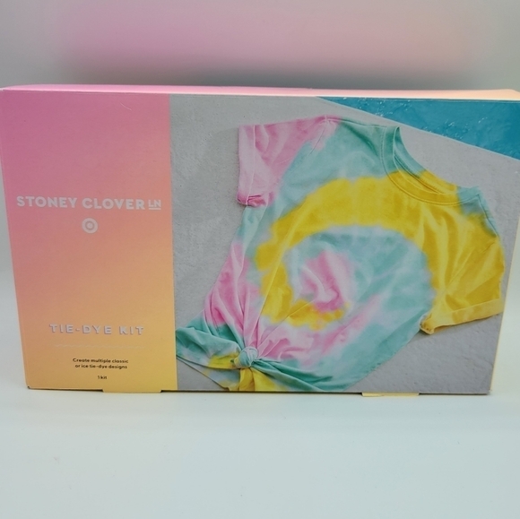 Stoney Clover Lane Tie-Dye Kit - Picture 4 of 7